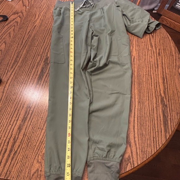 Women’s Med Couture medium tall jogger scrubs - Picture 10 of 14